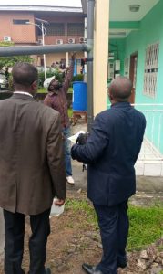 Kleppen worden aangewezen en bewogen